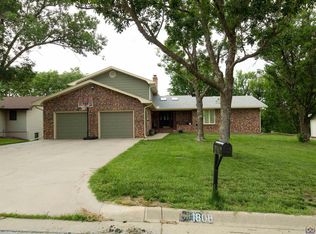 1808 Del Oso Dr, Emporia, KS 66801