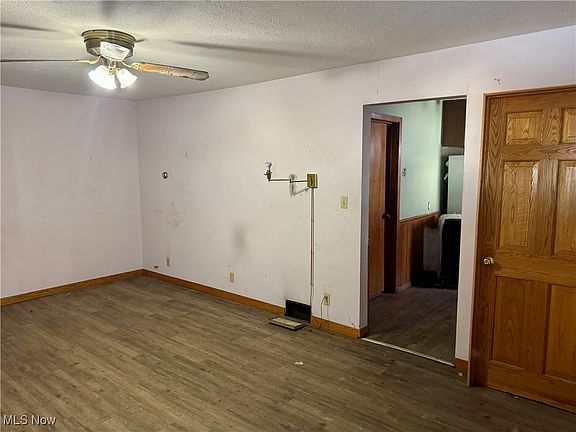 5th image of 102 Shaker Dr