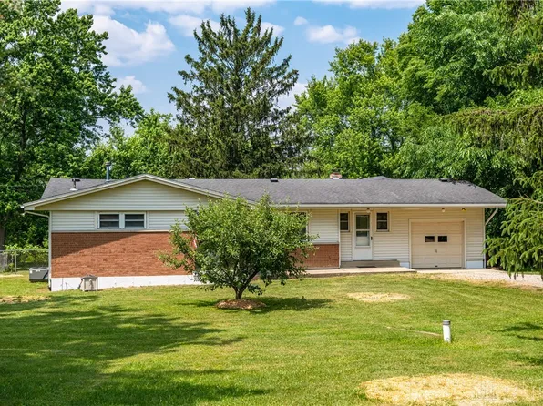8205 E Us Highway 40, New Carlisle, OH 45344