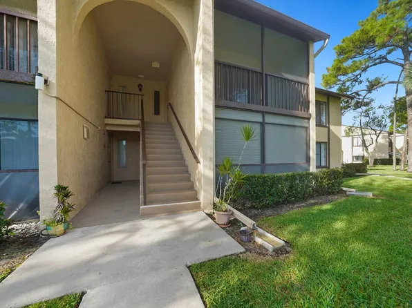 802 Sky Pine Way #E2, Greenacres, FL 33415