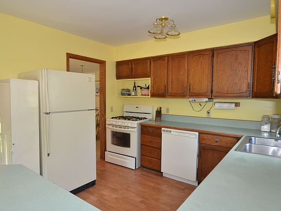 3rd image of 2723 1st Ave E