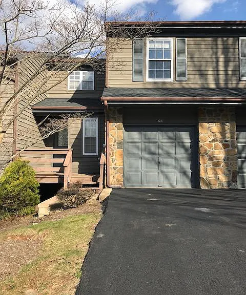 32B Foxboro Ct — Photo 1