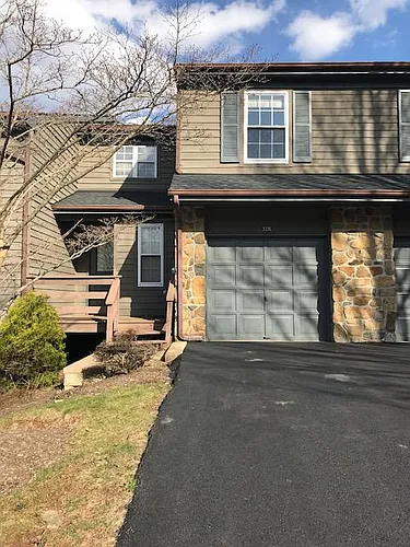32B Foxboro Ct Photo 1
