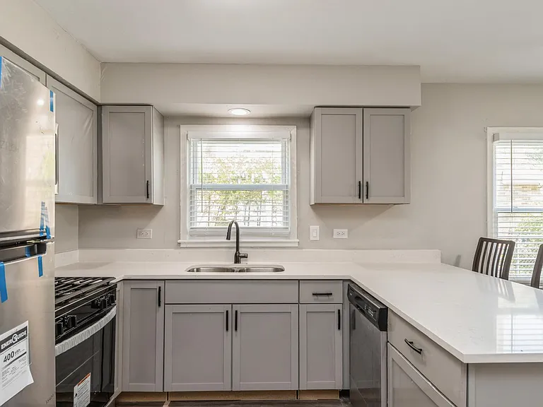 856 E Capri Dr #1 — Photo 3