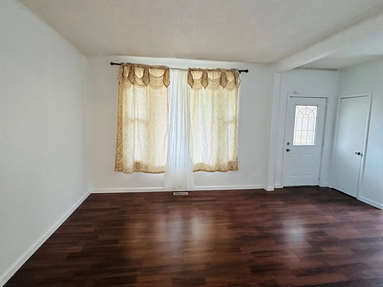 4 bed, 1403 sqft, $2,600 — Photo 4