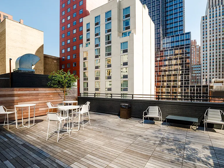 230 E 44th St #7A — Photo 11