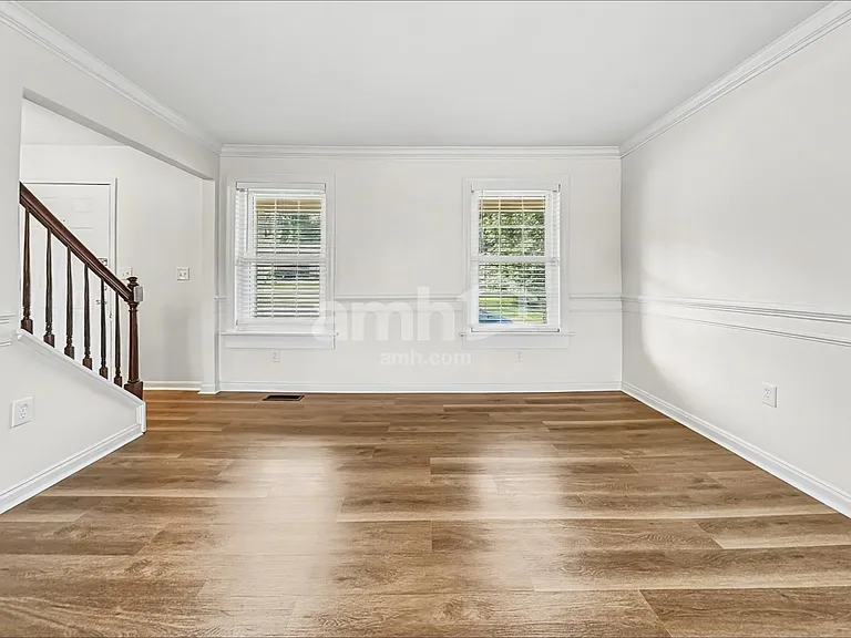 2113 Lynwood Pl — Photo 6