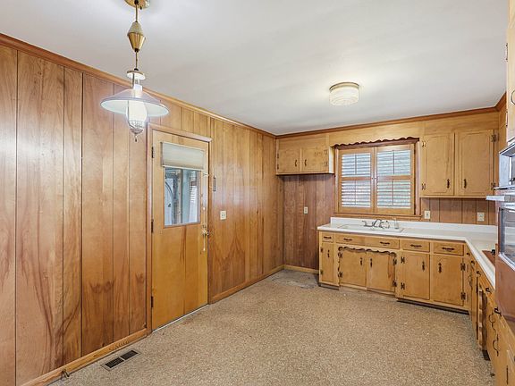 3rd image of 201 Clearview Cir