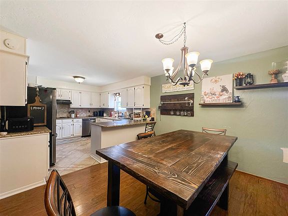 5th image of 3613 Mistletoe Dr