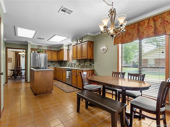 5th image of 3710 Pin Oak Ct