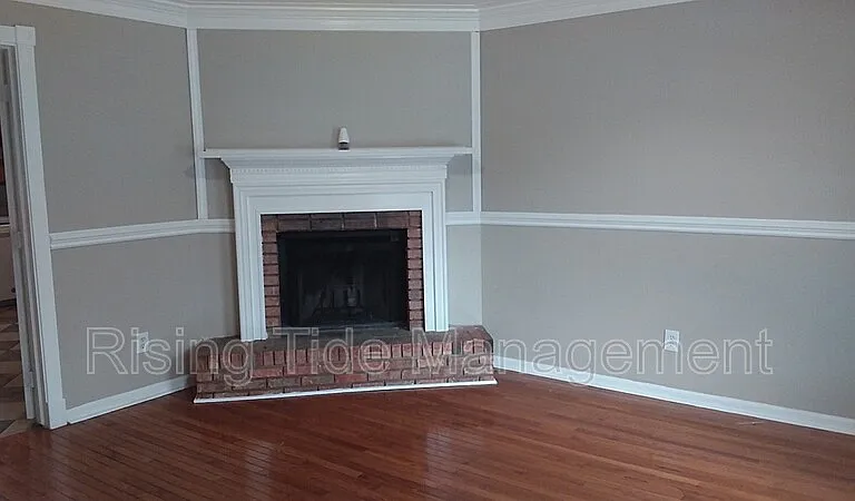 422 Buckingham Cir — Photo 2