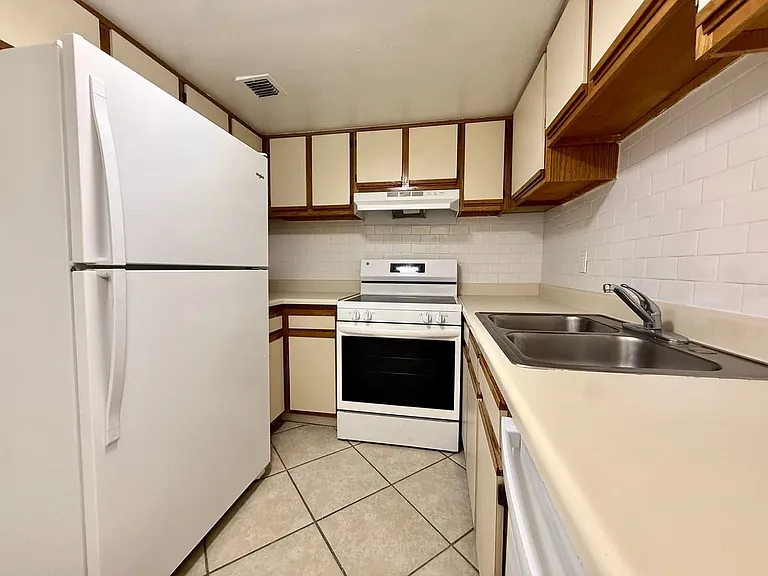 4149 S Semoran Blvd #4 — Photo 5