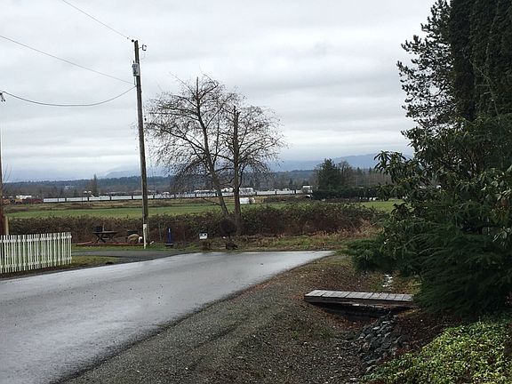 5th image of 1813 151st Pl NE