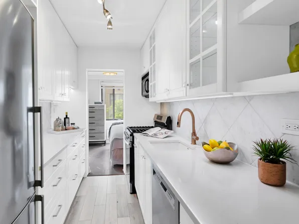 345 East 73rd Street image 4 of 13