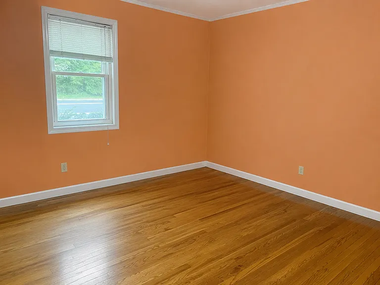 4-39 Plaza Rd — Photo 3