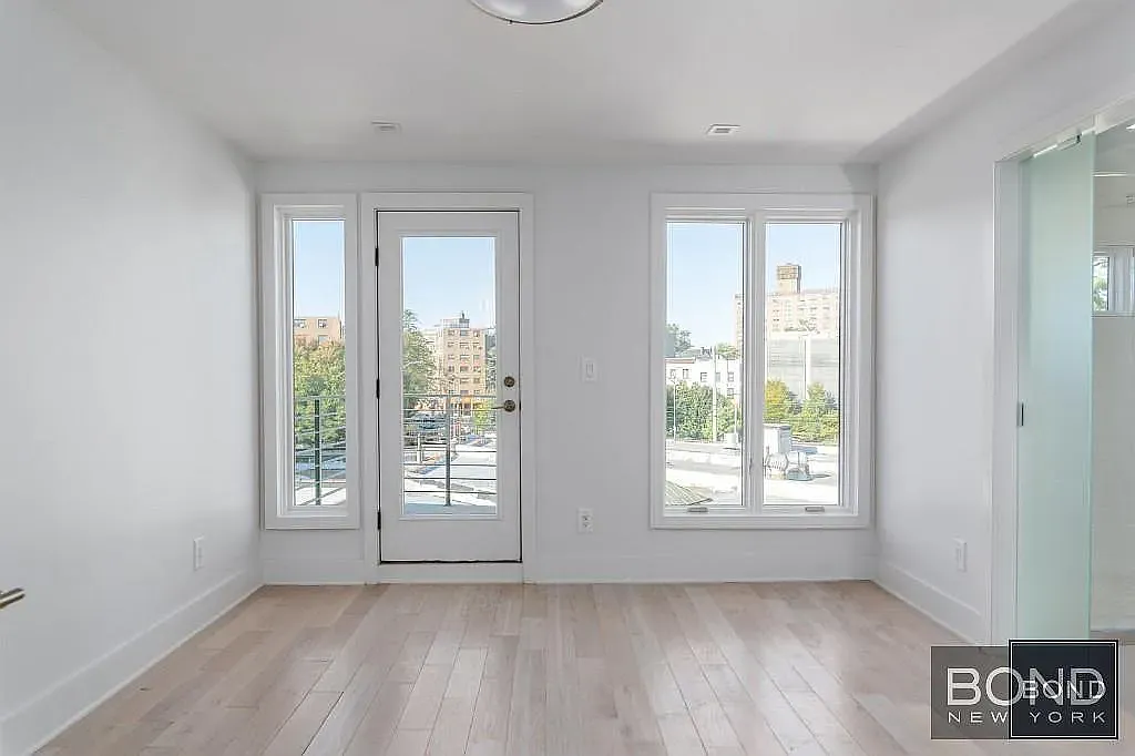 11-49 Welling Court — Photo 2