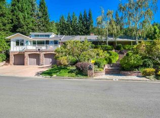 40 Singingwood Ln, Orinda, CA 94563