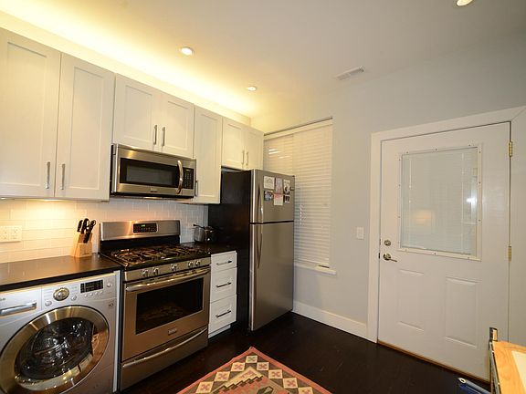 4th image of 423 W Armitage Ave #1