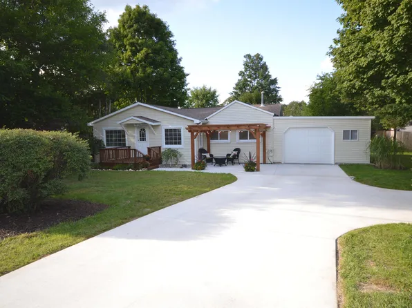 2876 Concord St, Traverse City, MI 49684