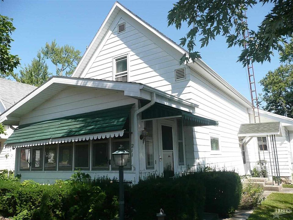 1st image of 211 E High St