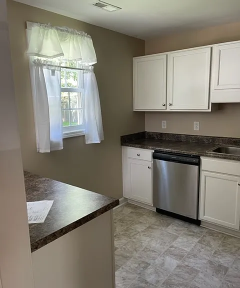 114 Beaufort Dr — Photo 11