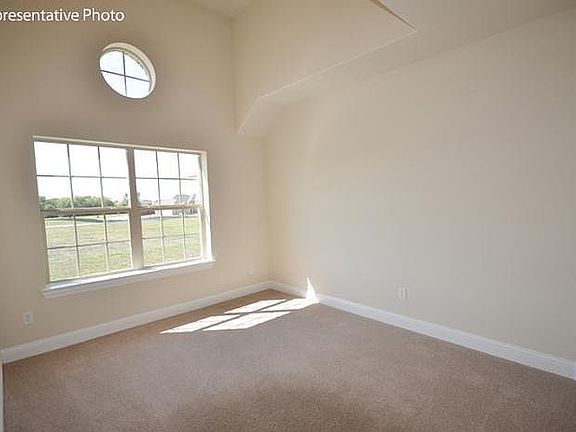 4th image of 621 Denton Creek Dr