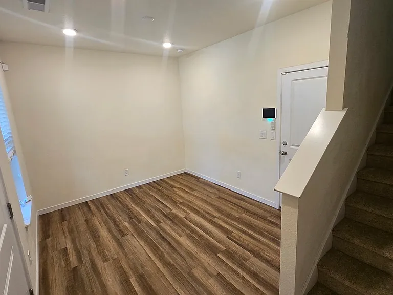 Extra office/flex space