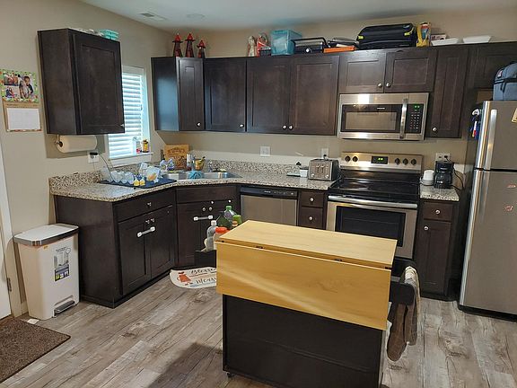 4th image of 740 Trails End