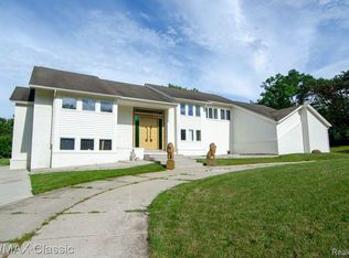 3865 Stonecrest Rd, West Bloomfield, MI 48322