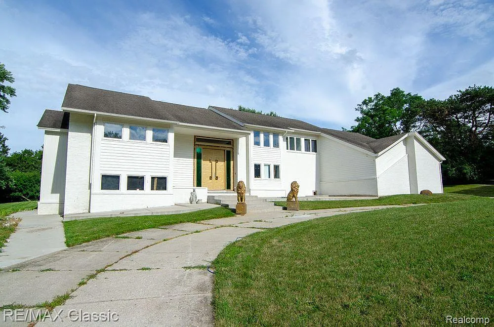 3865 Stonecrest Rd photo 1