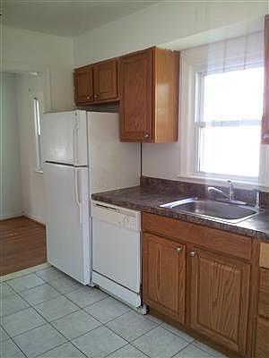3rd image of 4809 Nicholson St
