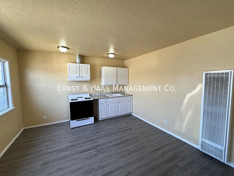 Cozy 1-Bedroom Apartment With Most Utilities Included!*Move-In Special* — Photo 3
