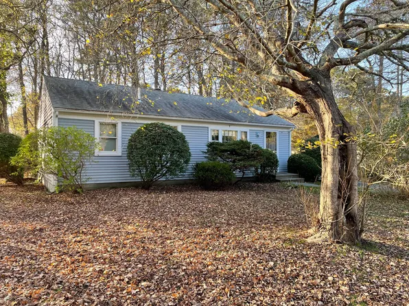 7 Hoover Road, West Yarmouth, MA 02673