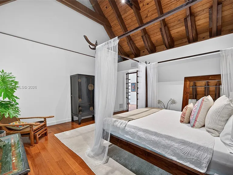 14 W San Marino Dr — Photo 40