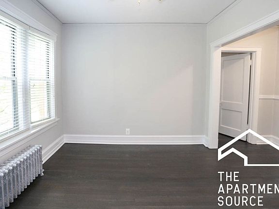 4th image of 1613 W Berteau Ave #3
