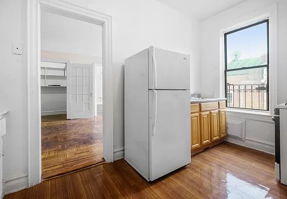2nd image of 266 E 21st St #3E