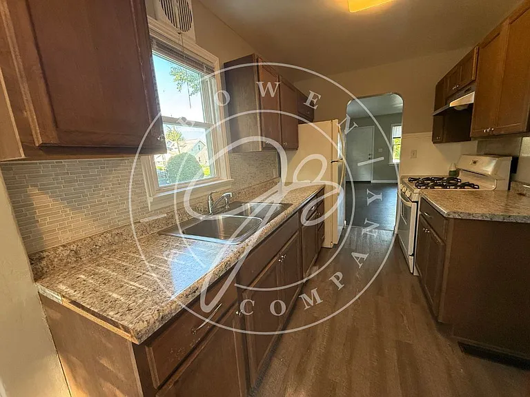 814 Marmion Ave — Photo 8
