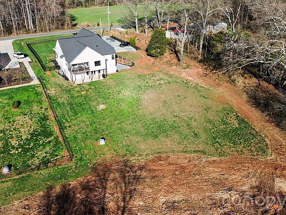 4th image of 842 Patterson Farm Rd