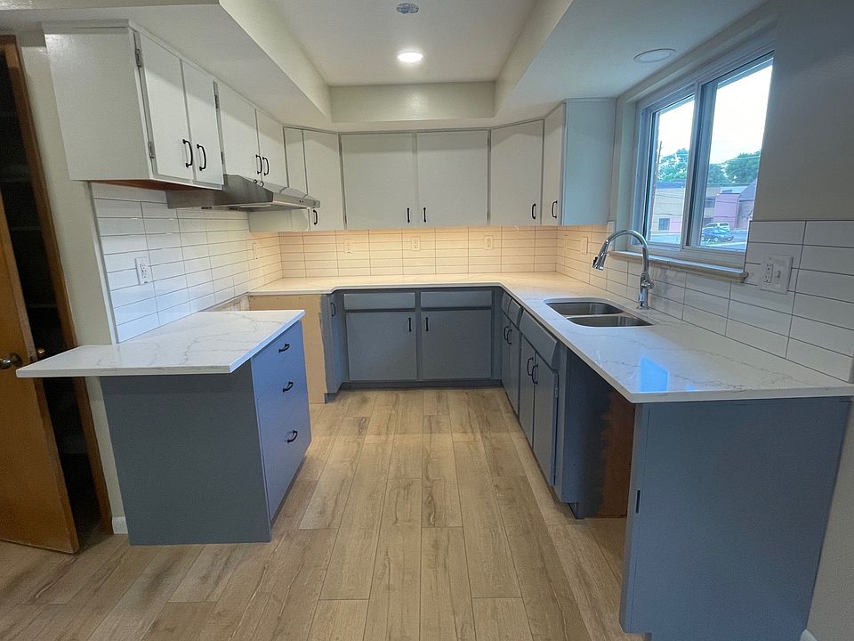Upstairs Kitchen *Appliances are all included