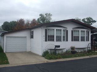 511 Sandra Ln, Elgin, IL 60120