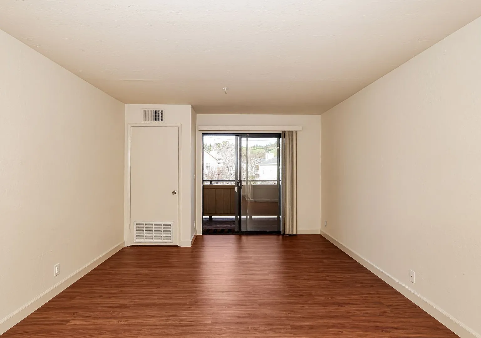 Le Boulevard Apartments — Photo 3