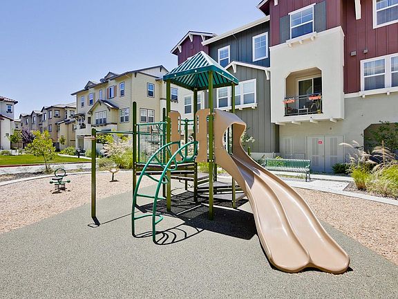 5th image of 2063 Vincenzo Walkway
