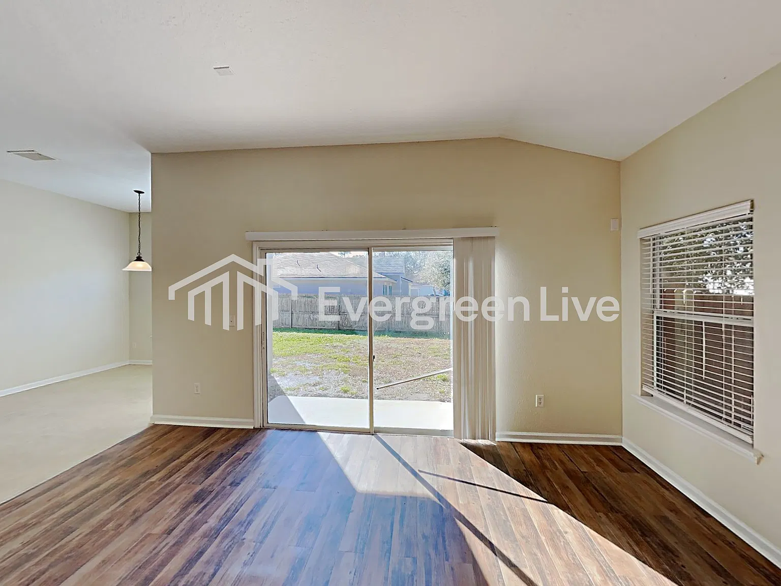 4 bed, 2.0 bath, 2165 sqft, $1,845 — Photo 4