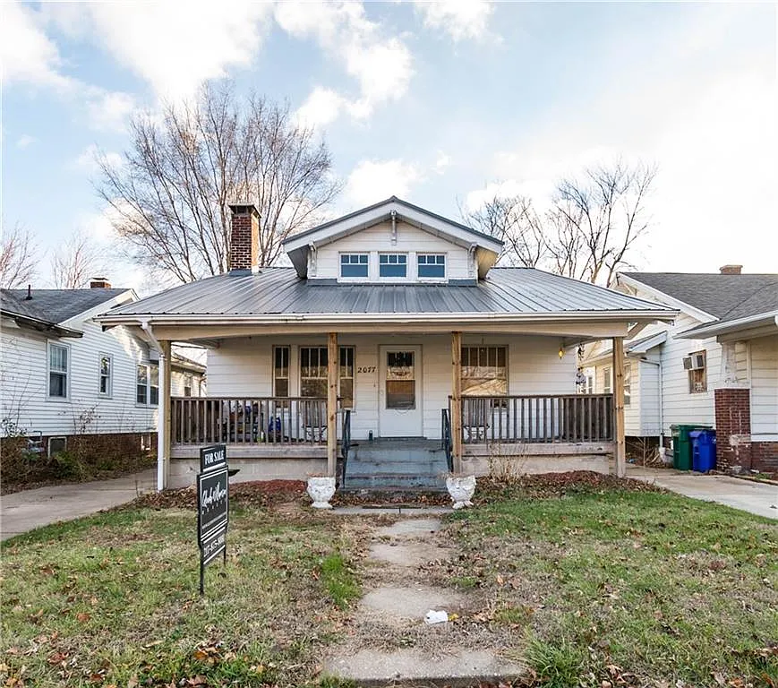 2077 E Wood St photo 1