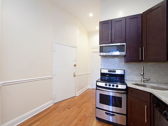 4th image of 947 Columbus Ave APT 1A