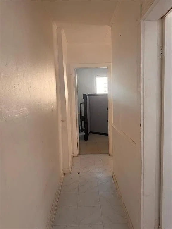 3 bed, 1.0 bath, 1200 sqft, $2,200 — Photo 3