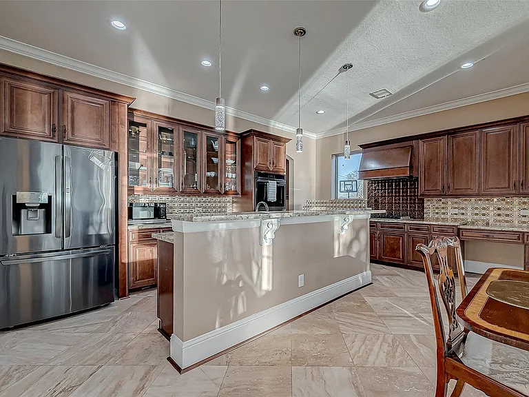 2011 Crescent Dr — Photo 10