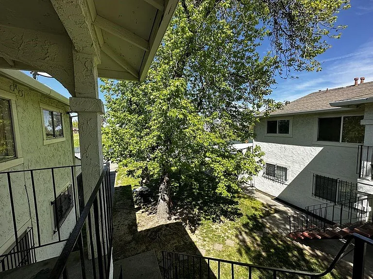 1600 Sycamore Dr #3 — Photo 1