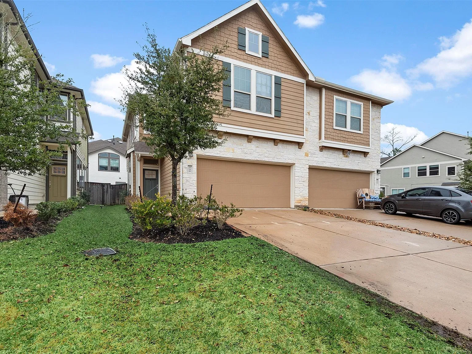 3 bed, 2.5 bath, 1907 sqft, $1,975 — Photo 2