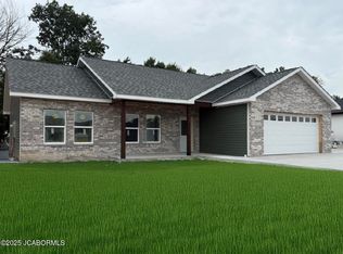 750 Vine Dr, Holts Summit, MO 65043